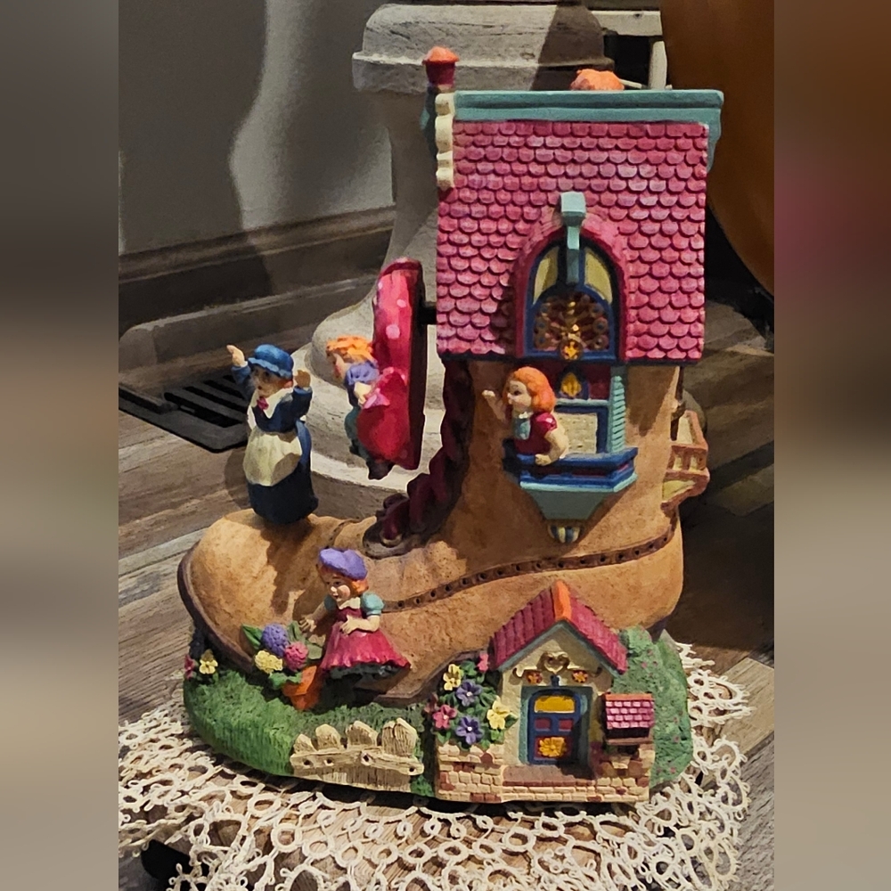 VTG Musical Animated Figurine "Old Woman Who Lived in a Shoe" 7.75" My Favorite